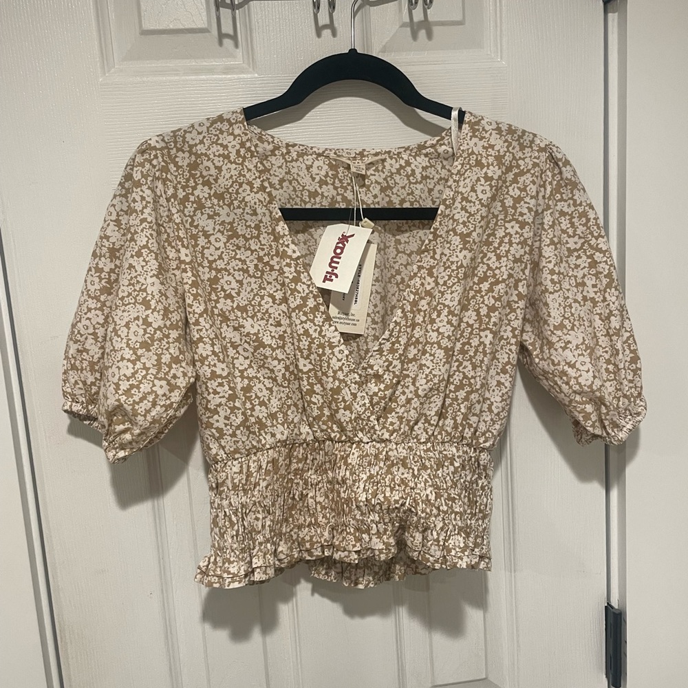 New cropped puff sleeves floral top